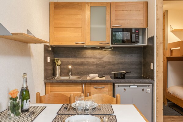 Fridge, microwave, stovetop, coffee/tea maker - Chamonix Sud - Grepon 102, Chamonix, France (Chamonix)