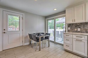 Dining - Narragansett Escape by Narrow River & Beaches (Narragansett)