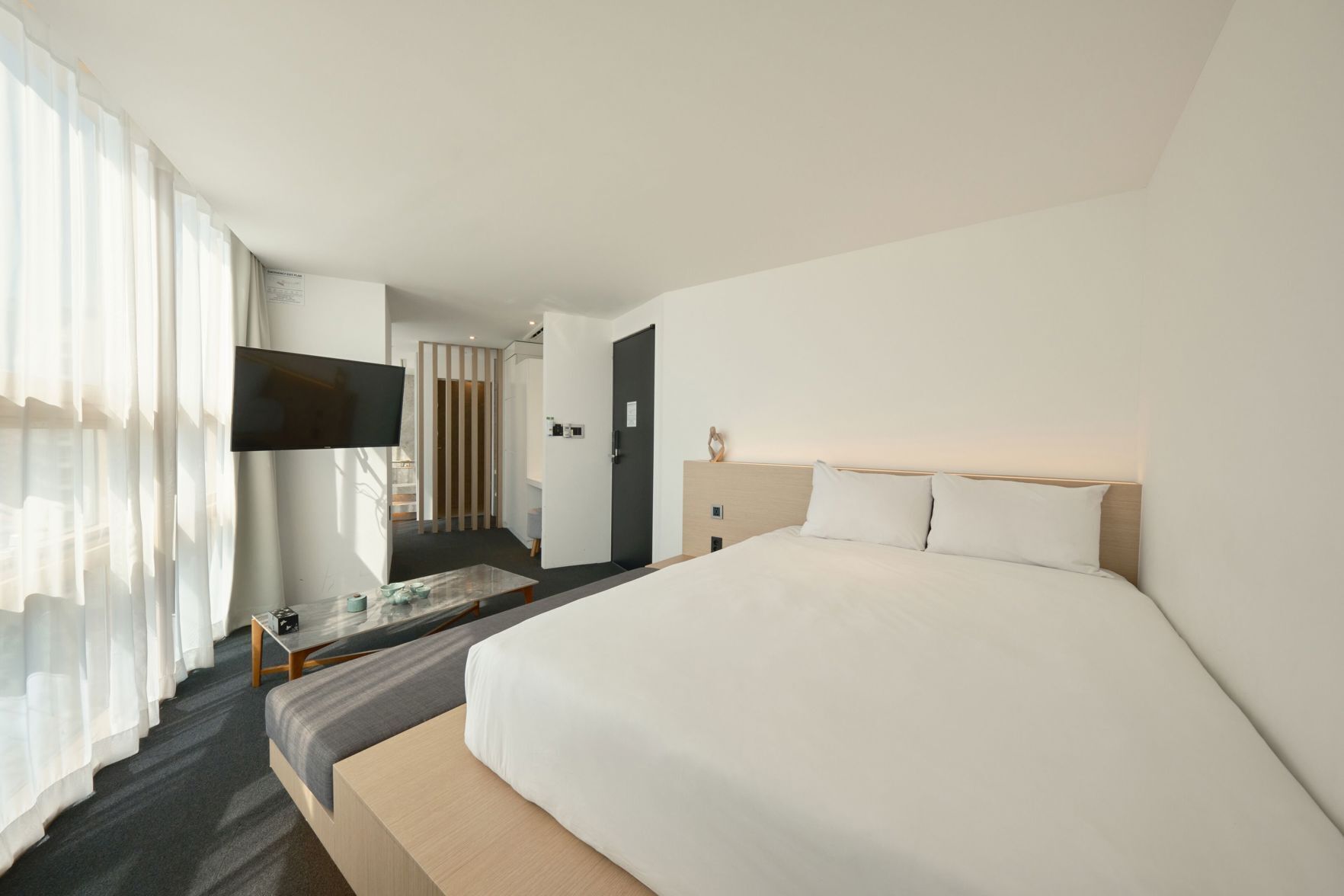 Iron/ironing board, free WiFi, bed sheets