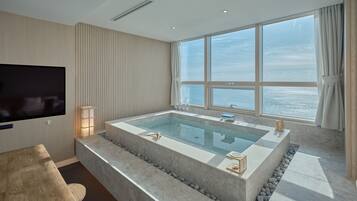 Phòng dành cho gia đình, quang cảnh biển (Private Spa, Randomly selected) | Quang cảnh biển