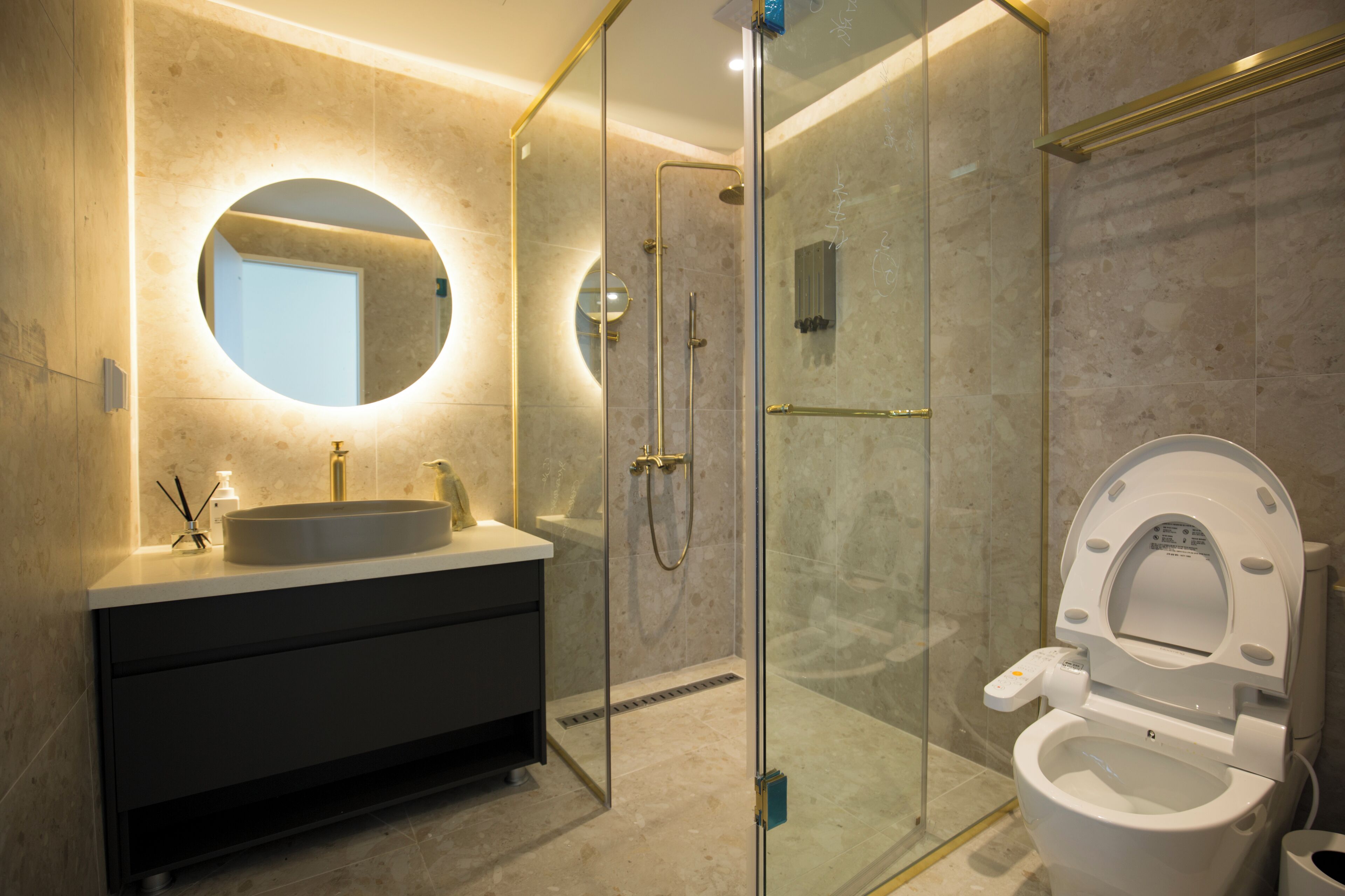 [Annex] Ocean Family Suite (Randomly selected) | Baño | Ducha y cabezal de ducha tipo lluvia