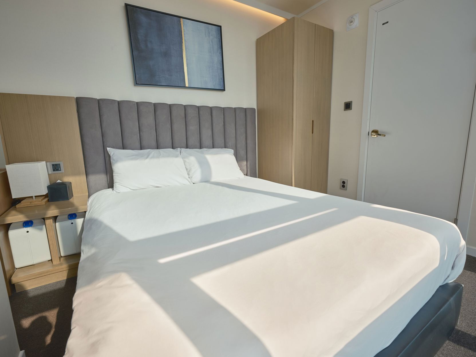 Iron/ironing board, free WiFi, bed sheets