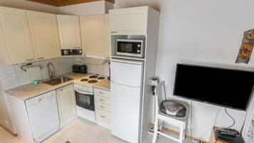 Fridge, microwave, dishwasher, cookware/dishes/utensils