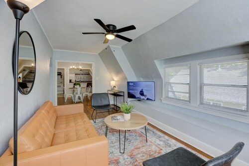 2 Bedroom Loft with Treetop Views in Modern Farmhouse