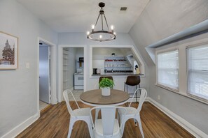 Dining - 2 Bedroom Loft with Treetop Views in Modern Farmhouse (Memphis)