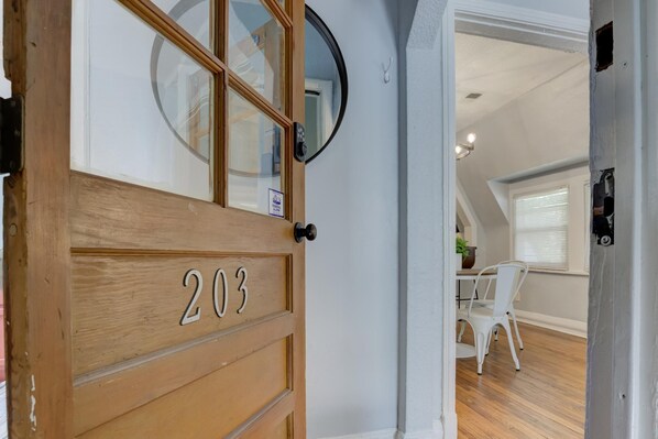 Interior - 2 Bedroom Loft with Treetop Views in Modern Farmhouse (Memphis)