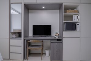 Down duvets, desk, laptop workspace, blackout curtains - Golden Planet Hotel & Resort (Icheon)