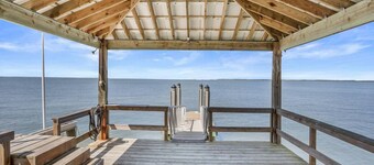 Relax at Sandpiper Cottage: Fripp Island Gem with Bikes, Smart TVs, Deck, and Pet-Friendly Comfort!