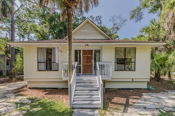 Come on in to Sandpiper Cottage!