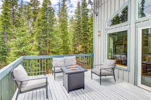 Property grounds - Spacious Home with Wrap-Around Deck, Hot Tub, Fireplace - Elk Ridge (Fairplay)