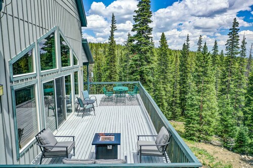 Hot Tub & Forest Views - 3,650 Sq Ft, Two Living Rooms, Pet-Friendly, 26mi Breck