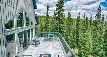 Hot Tub & Forest Views - 3,650 Sq Ft, Two Living Rooms, Pet-Friendly, 26mi Breck
