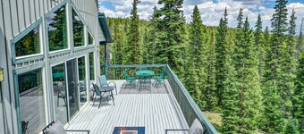 Hot Tub & Forest Views - 3,650 Sq Ft, Two Living Rooms, Pet-Friendly, 26mi Breck