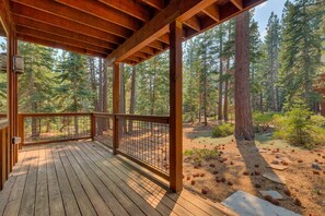 Terrace/patio - Paradise in the Pines By Tahoe Getaways - Luxury 4BR, Wooded Views, Near Lake (Carnelian Bay)