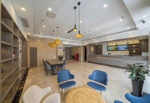 Lobby - Geli Hotel (Shanghai Kangqiao Subway Station store, New International Expo Center ) (Shanghai)