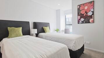 Deluxe Apartment | 2 bedrooms, desk, blackout drapes, iron/ironing board