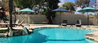 VeryPrivateHouse in Riverside,3bedrooms& 2 1/2 bathroom house w/Pool & big Patio