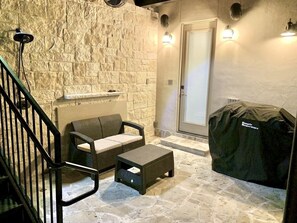 Property grounds - Gorgeous 2 bedroom Casita on the Guadalupe River walking distance from Gruene. (New Braunfels)