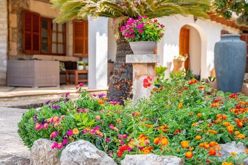 Stunning 5-bedroom Villa with Pool, Walking Distance Pollenca