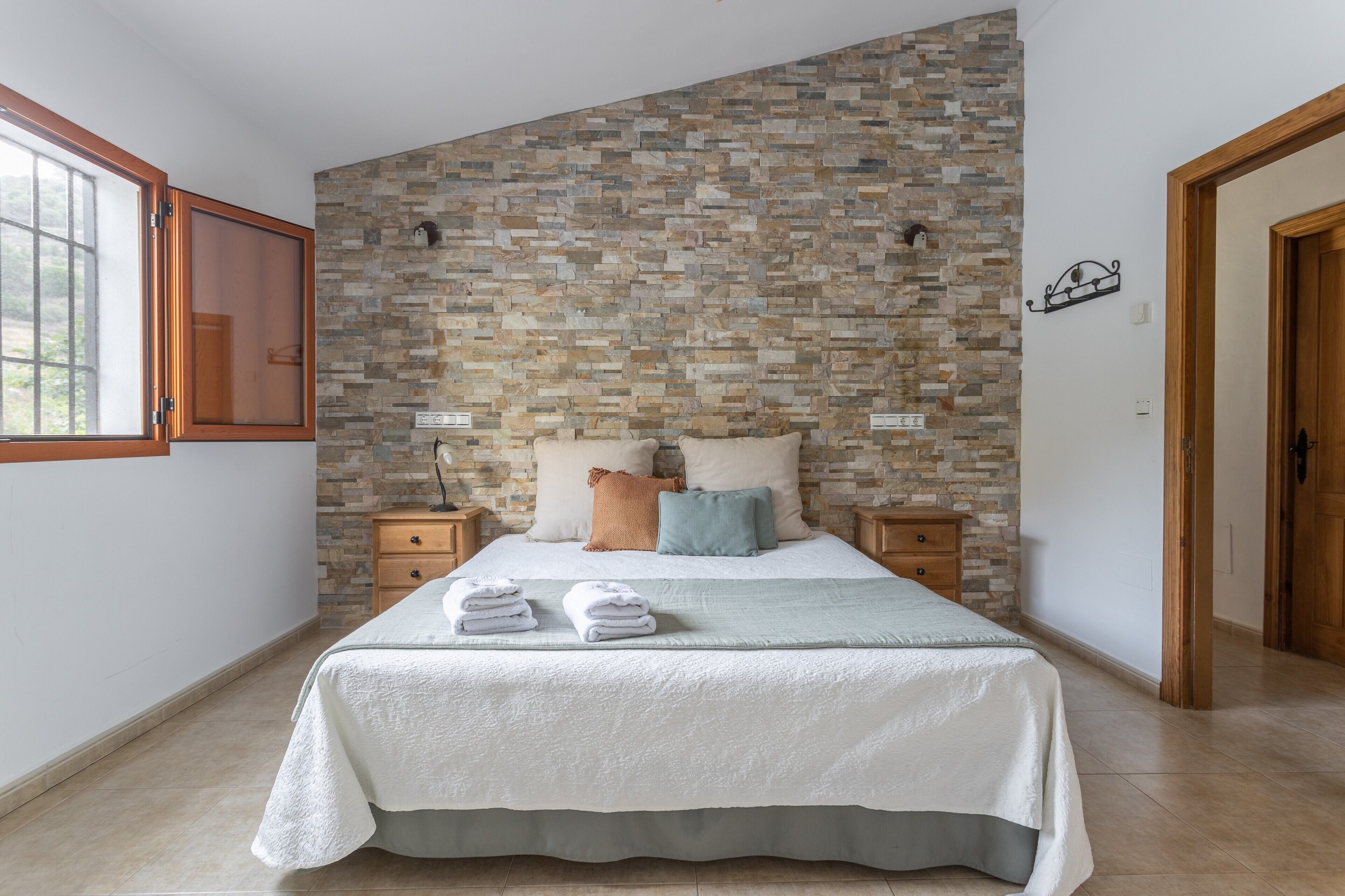 4 habitaciones, tabla de planchar con plancha y wifi gratis 