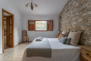 4 chambres, fer et planche à repasser, Wi-Fi gratuit, draps fournis