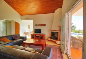TV, fireplace - Luxurious Villa with Private Pool, Wi-Fi, A/C, Terrace & Garden, NO under 40 (Mijas Pueblo)