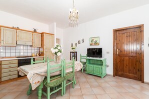 Dining - Apartment Tulipano with Balcony & Wi-Fi (Valledoria)