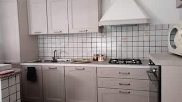 雪櫃、微波爐、焗爐、爐具