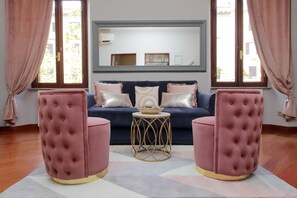 Smart-TV, Bücher, Arbeitsbereiche