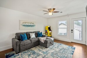 TV, video games, streaming services - Universal Apartment at East Downtown (Houston)