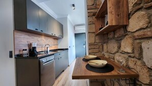 Căn hộ Superior, 1 phòng ngủ, ban công | Bộ đồ giường cao cấp, bàn, khu vực làm việc phù hợp cho laptop