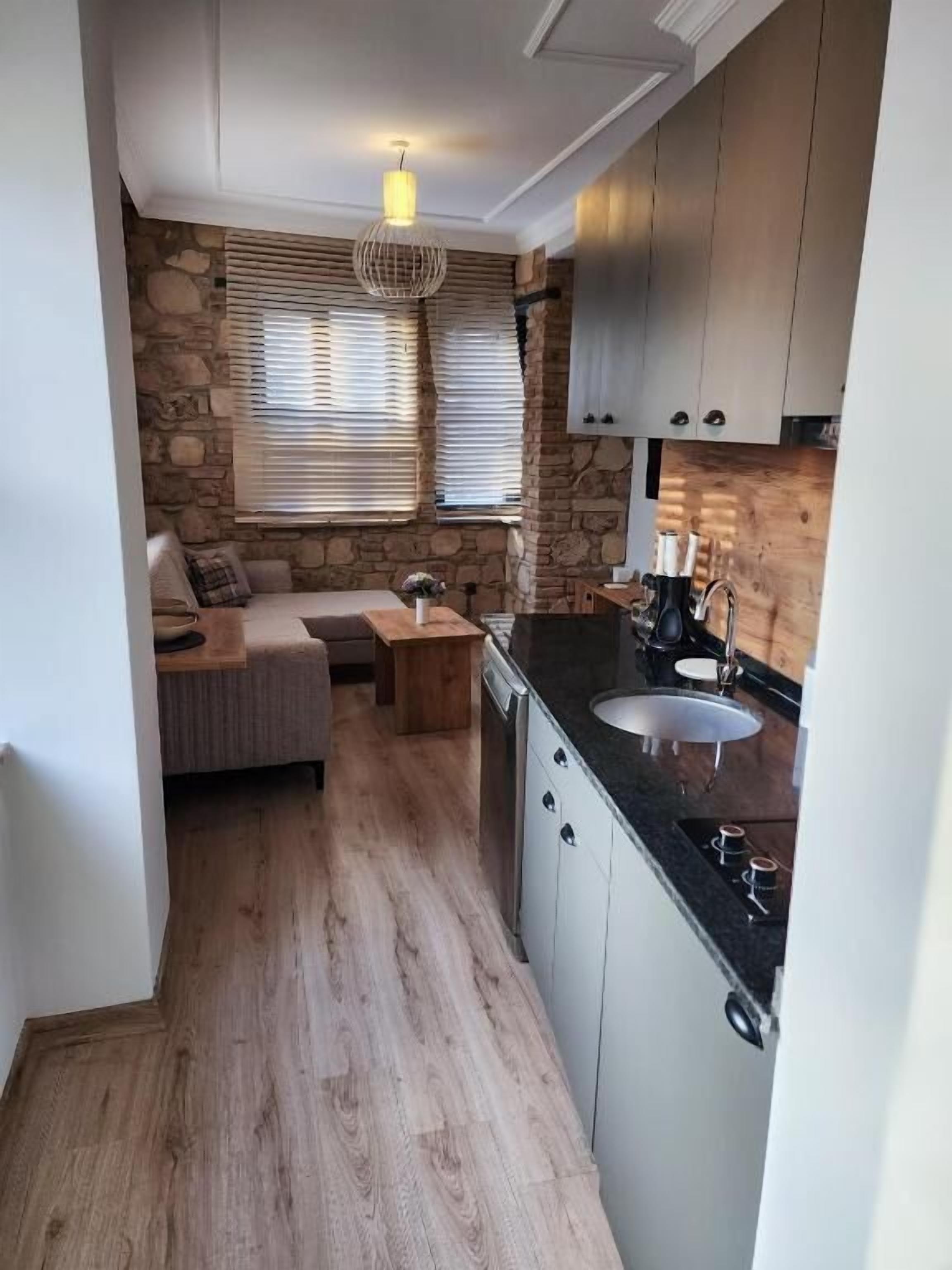 Superior appartement, 1 slaapkamer, balkon | Luxe beddengoed, een bureau, een laptopwerkplek