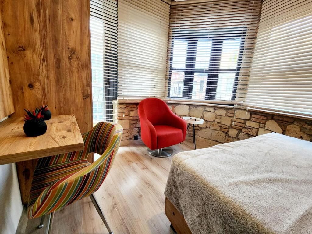 Lägenhet Standard - 1 sovrum | Sängtillbehör av högsta kvalitet, skrivbord och arbetsyta för laptop