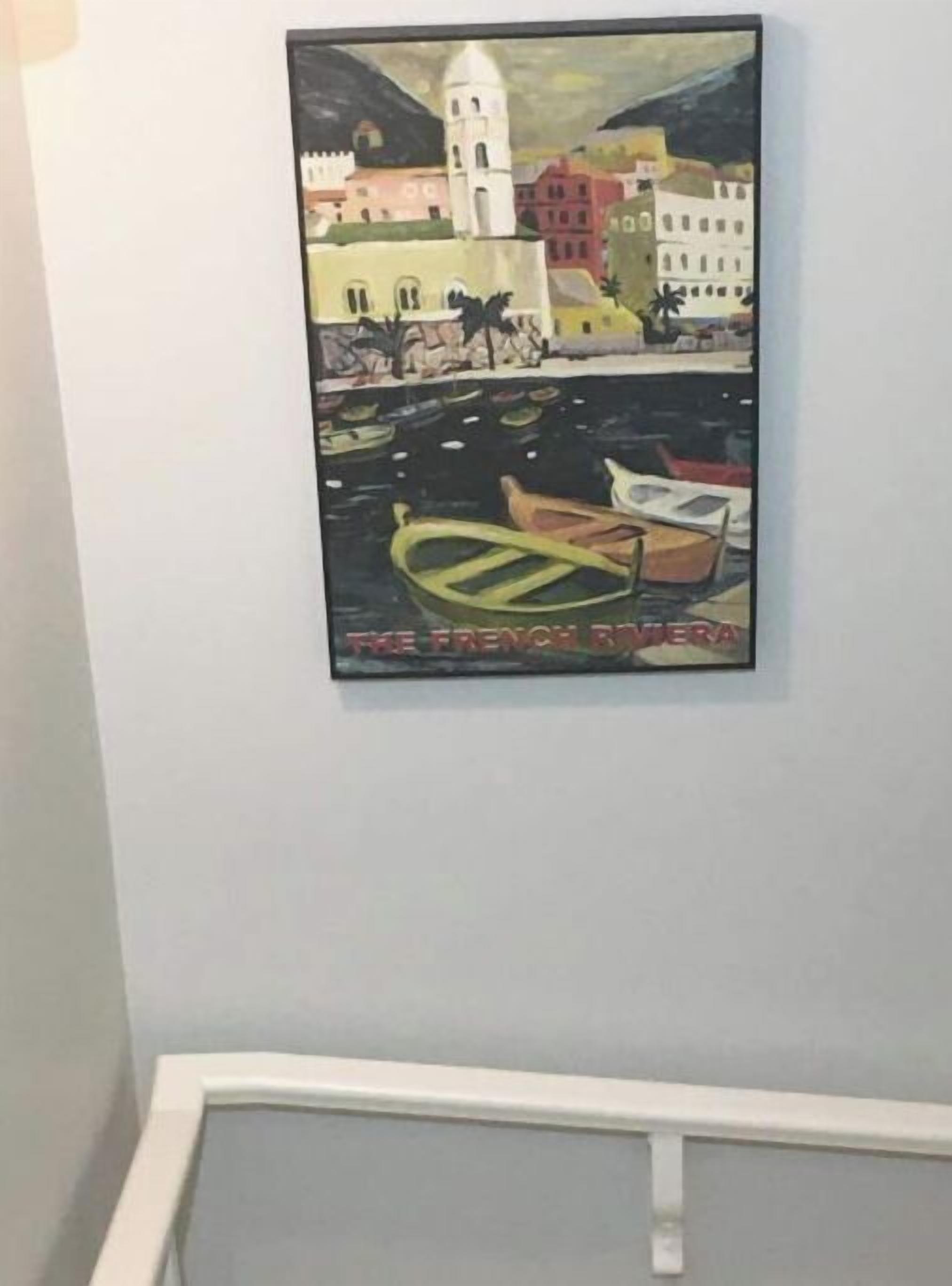 Un tableau représentant un port avec des bateaux et des bâtiments.