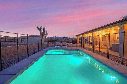 Joshua Tree Retreat - Views, Heated Pool, & More!