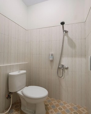 Bathroom - OYO 90045 Annafi Apartel (Ngaglik)