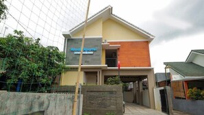 A two-story building with a sign that reads "Annette Apartment."