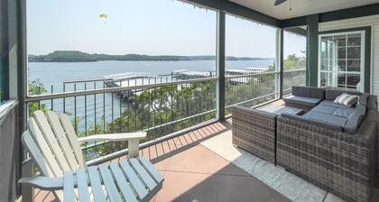 HT901 - Impressive lakefront condo!