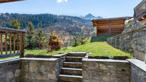 Property grounds - Cozy Chalet with Garden, Near Ski Lifts and Free Bus (Méribel)