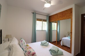 2 bedrooms, in-room safe, iron/ironing board, free WiFi