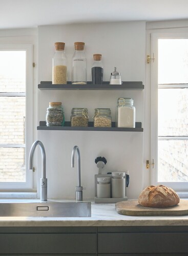 Perfect location, cosy and stylish and with one of the largest bathrooms i town