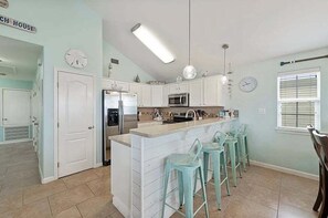 Coffee/tea maker, fridge, microwave, stovetop