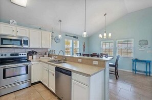 Coffee/tea maker, fridge, microwave, stovetop