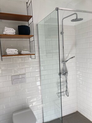 Shower, hair dryer, towels, toilet paper - Small, pretty apartment on a finca, just 4 km from San Sebastián (San Sebastian de La Gomera)