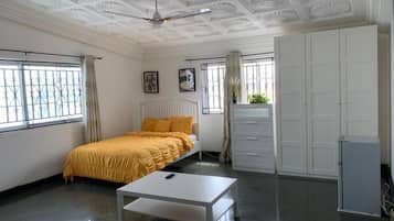 6 bedrooms, free WiFi, bed sheets