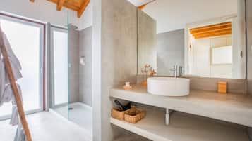 Gallery Studio | Bathroom | Shower, rainfall showerhead, free toiletries, hair dryer