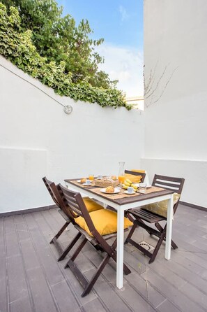 Outdoor dining - Apartment in Estrela  - Amazing for Families by Lisbeyond (Lisboa)