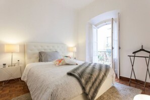 4 bedrooms, iron/ironing board, WiFi