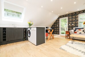 Cottage | Interior - Robin's Nest at The Shire Inn (Camborne)