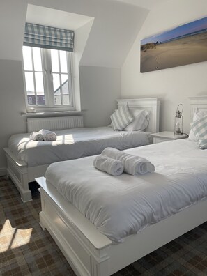 3 chambres, fer et planche à repasser, accès au Wi-Fi (inclus)